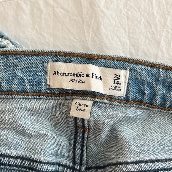 Abercrombie Mid Rise Jean - Picture 2 of 2